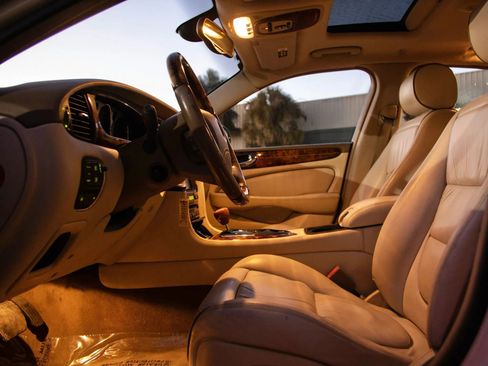 Used 2004 Jaguar XJ8 image 22