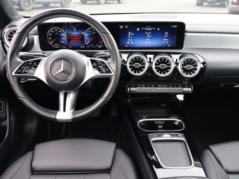 Used 2025 Mercedes-Benz CLA 250 4MATIC image 6