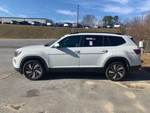 Used 2024 Volkswagen Atlas SE image 13