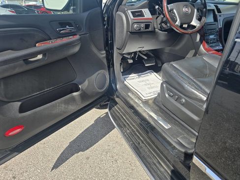 Used 2008 Cadillac Escalade EXT image 12