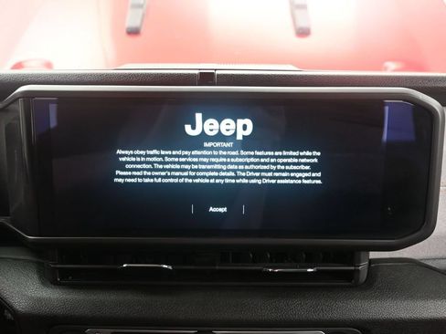 Used 2025 Jeep Wrangler Unlimited Sport AWD/4WD image 18
