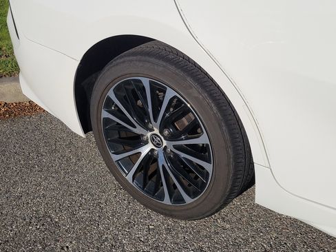 Used 2020 Toyota Camry SE image 14