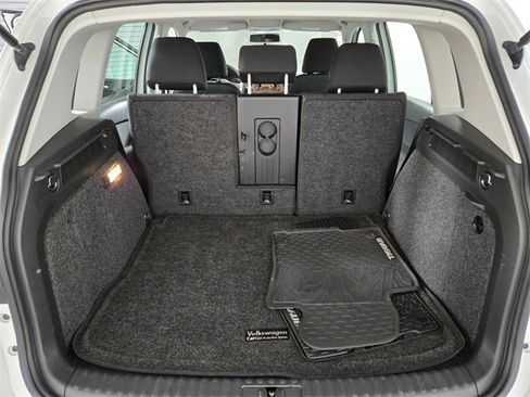Used 2017 Volkswagen Tiguan S image 18
