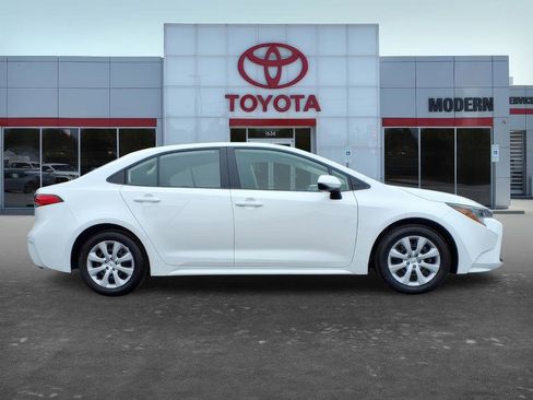 Used 2025 Toyota Corolla LE image 7