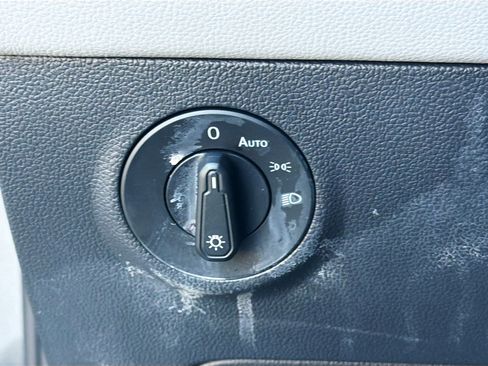 Used 2022 Volkswagen Taos SE image 29