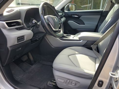 Certified 2023 Toyota Highlander XLE image 19