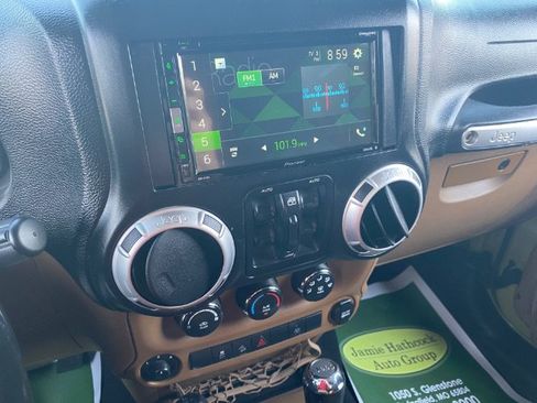 Used 2013 Jeep Wrangler Unlimited Sahara AWD/4WD image 19