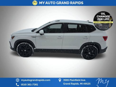 Used 2022 Volkswagen Taos SE image 8