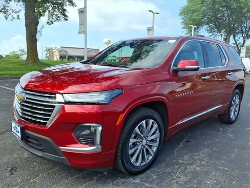 Used 2023 Chevrolet Traverse Premier FWD image 3