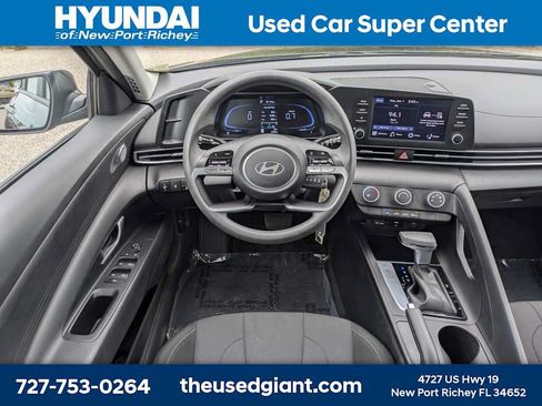 Used 2025 Hyundai Elantra SE w/ Cargo Package FWD image 16