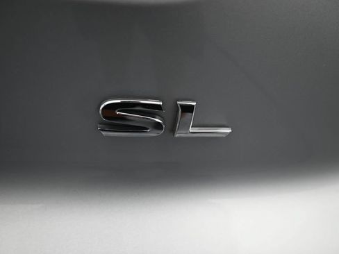 Used 2025 Nissan Pathfinder SL FWD image 11