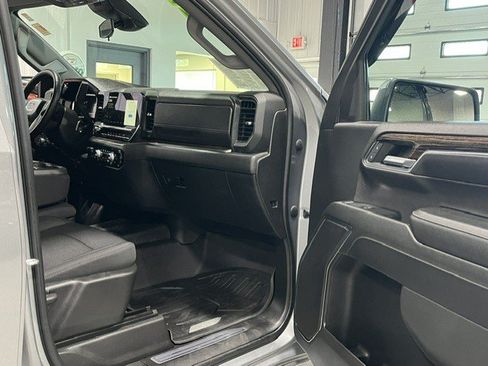 Certified 2023 GMC Sierra 1500 SLE w/ Preferred Package AWD/4WD image 8
