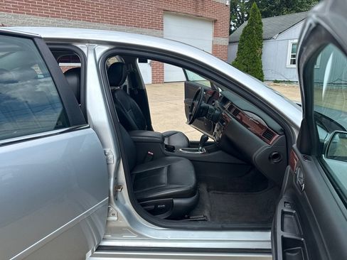 Used 2009 Chevrolet Impala LT w/ Luxury Edition Package FWD image 11