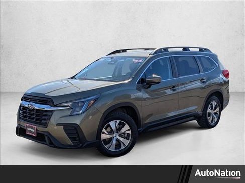 Used 2024 Subaru Ascent Premium w/ Convenience Package image 1