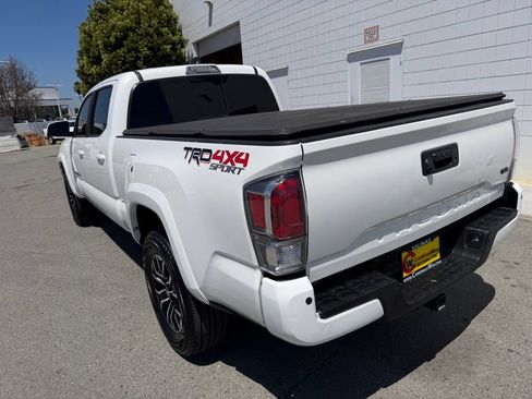 Used 2022 Toyota Tacoma TRD Sport w/ Technology Package AWD/4WD image 4