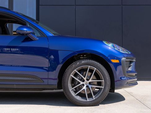 Certified 2025 Porsche Macan image 14