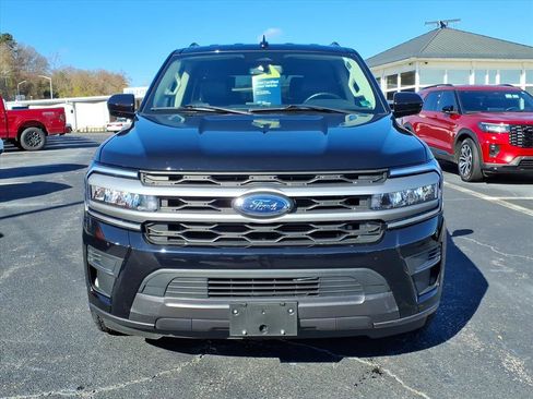 Certified 2024 Ford Expedition XLT image 3