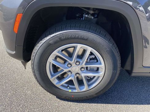 New 2025 Jeep Grand Cherokee L Laredo image 23