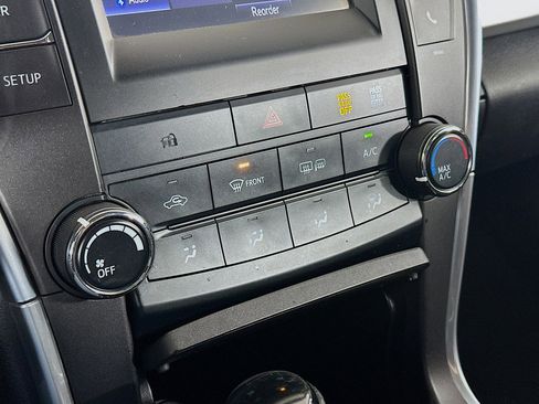 Used 2015 Toyota Camry SE image 23