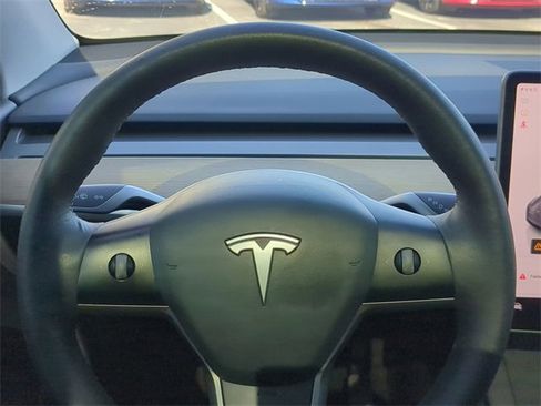 Used 2022 Tesla Model Y Long Range image 28