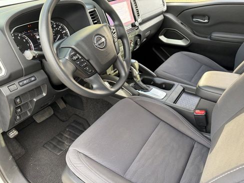 Used 2023 Nissan Frontier SV w/ Technology Package RWD image 19