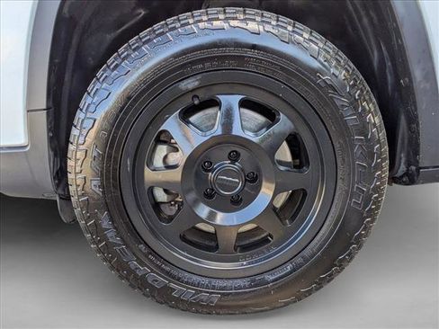 Used 2019 Jeep Cherokee Limited w/ Luxury Group image 25