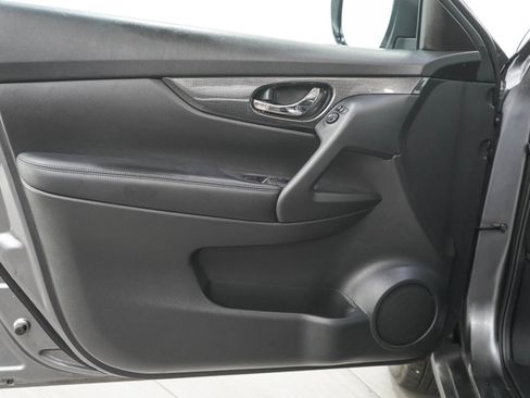 Used 2016 Nissan Rogue SL AWD/4WD image 19