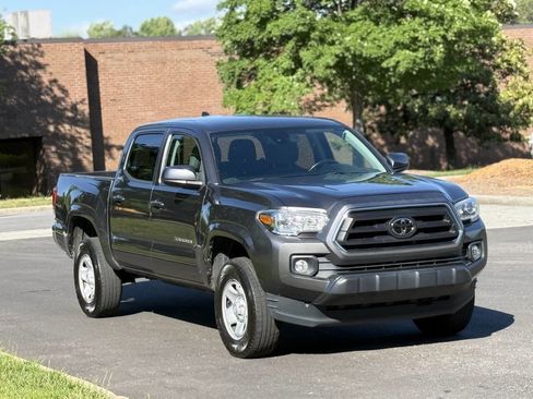 Used 2020 Toyota Tacoma SR5 RWD image 3