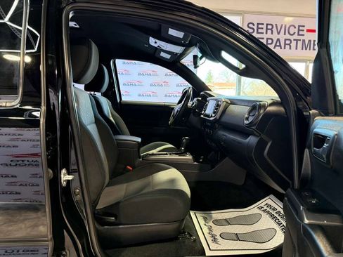 Used 2023 Toyota Tacoma TRD Off-Road image 46