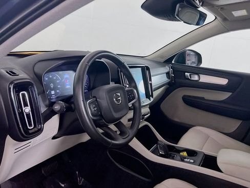 Used 2021 Volvo XC40 T5 Momentum w/ Protection Package Premier image 10