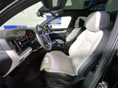 Used 2024 Porsche Cayenne S image 25