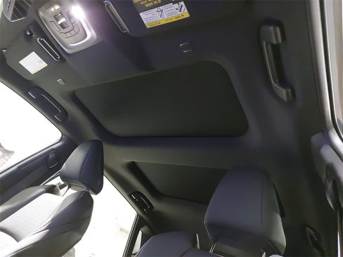 Used 2025 Subaru Solterra Touring image 31