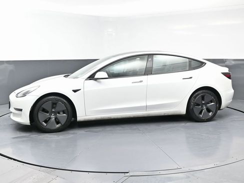 Used 2021 Tesla Model 3 Standard Range Plus image 5