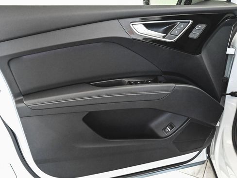 Used 2023 Audi Q4 e-tron Premium Plus w/ Premium Plus image 8