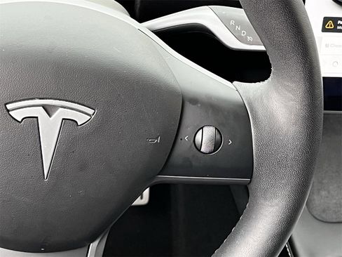 Used 2022 Tesla Model Y Performance image 14