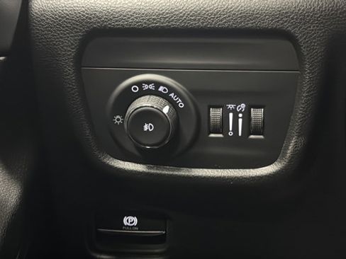 Used 2024 Jeep Grand Cherokee L Limited w/ Black Appearance Package AWD/4WD image 30