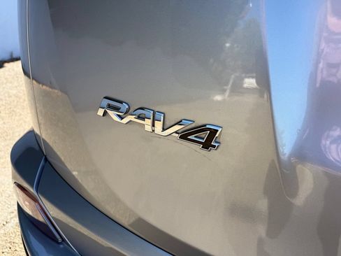 Used 2016 Toyota RAV4 XLE AWD/4WD image 7