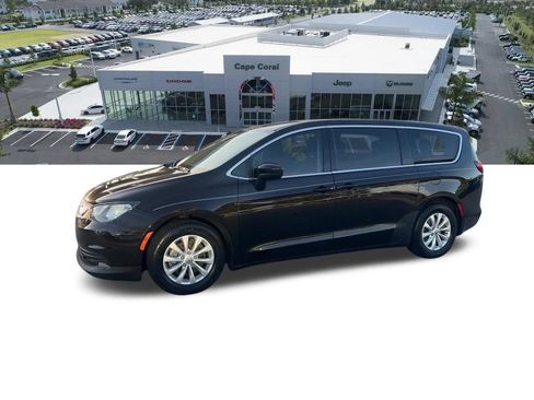 Certified 2017 Chrysler Pacifica Touring w/ Tire & Wheel Group FWD image 35