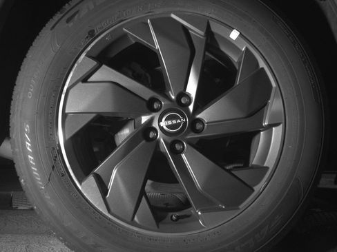 Used 2025 Nissan Rogue SV FWD image 15