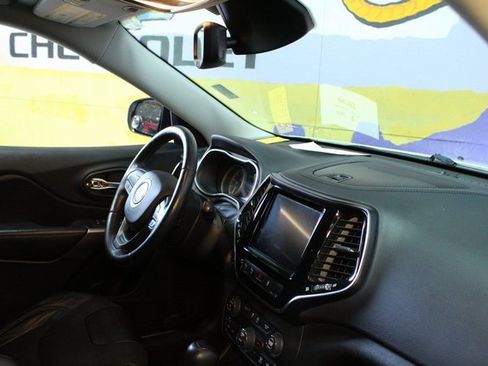 Used 2019 Jeep Cherokee Limited w/ Luxury Group image 10