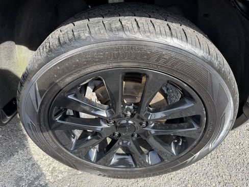 Used 2017 Jeep Grand Cherokee Altitude AWD/4WD image 4