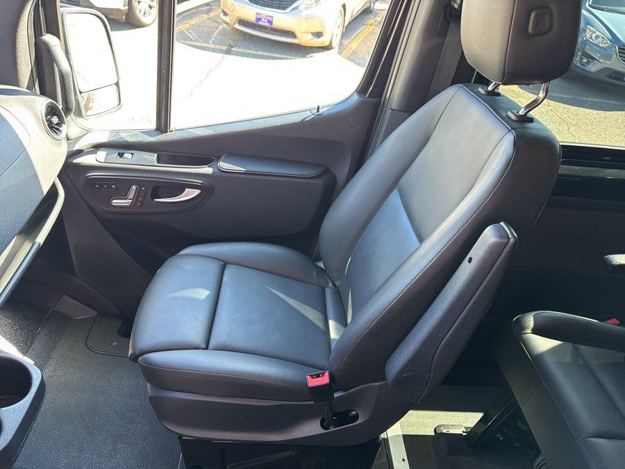 Used 2020 Mercedes-Benz Sprinter 2500 image 17