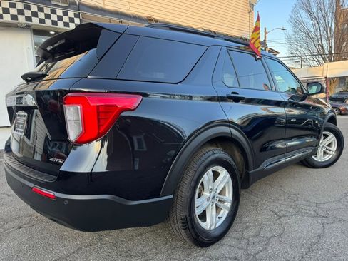 Used 2021 Ford Explorer XLT image 4