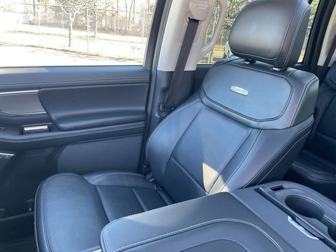 Used 2025 Ford Expedition Max Platinum image 11