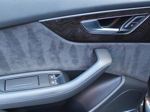 Used 2020 Audi Q8 Prestige w/ Prestige Package image 28