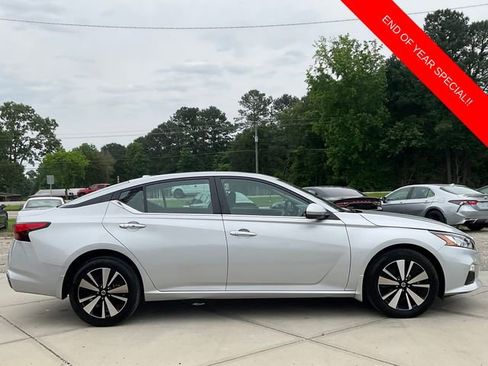 Used 2022 Nissan Altima 2.5 SV w/ SV Premium Package image 8