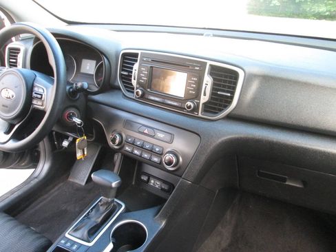 Used 2017 Kia Sportage LX AWD/4WD image 18