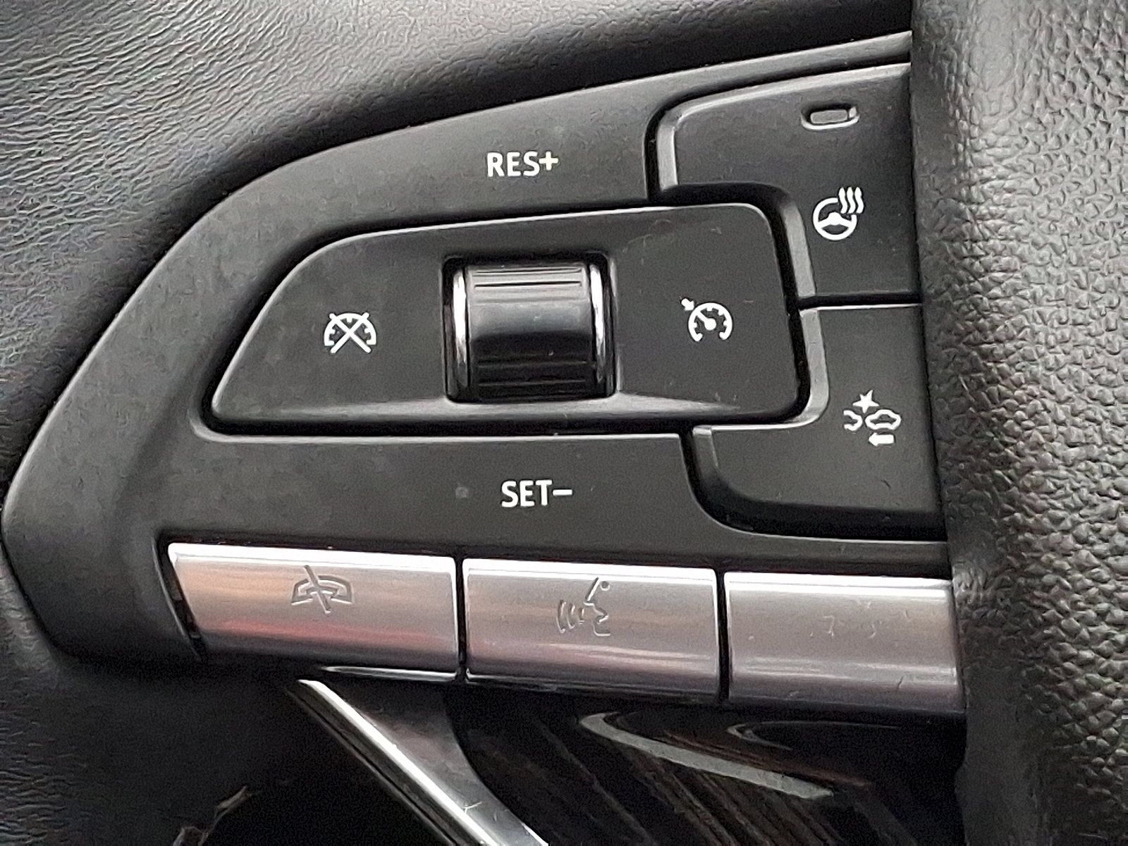 Used 2025 Cadillac XT6 Premium Luxury w/ LPO, Floor Liner Package FWD image 22