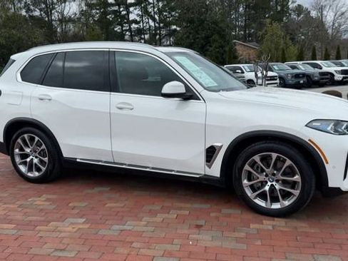 Used 2025 BMW X5 xDrive50e image 4