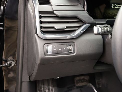 Used 2025 GMC Acadia Elevation image 17